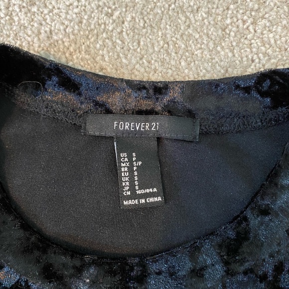 Forever 21 Black Velvet Crop Top - Picture 3 of 5